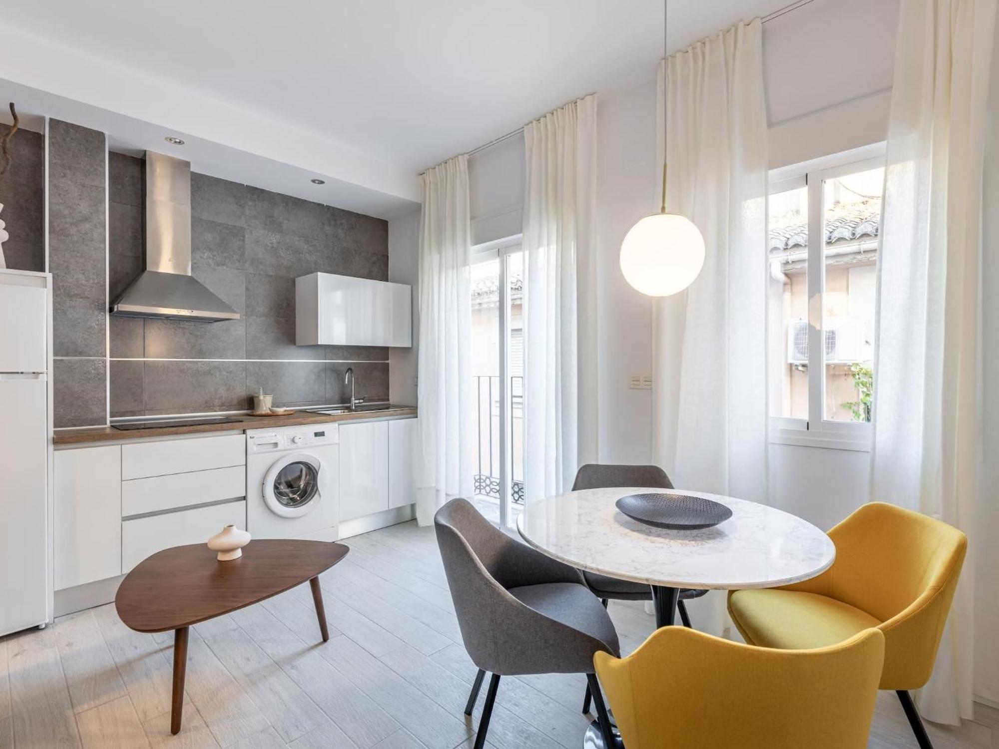 Central Stylish And Elegant 1 & 2 Bedroom Apartments III Granada Luaran gambar