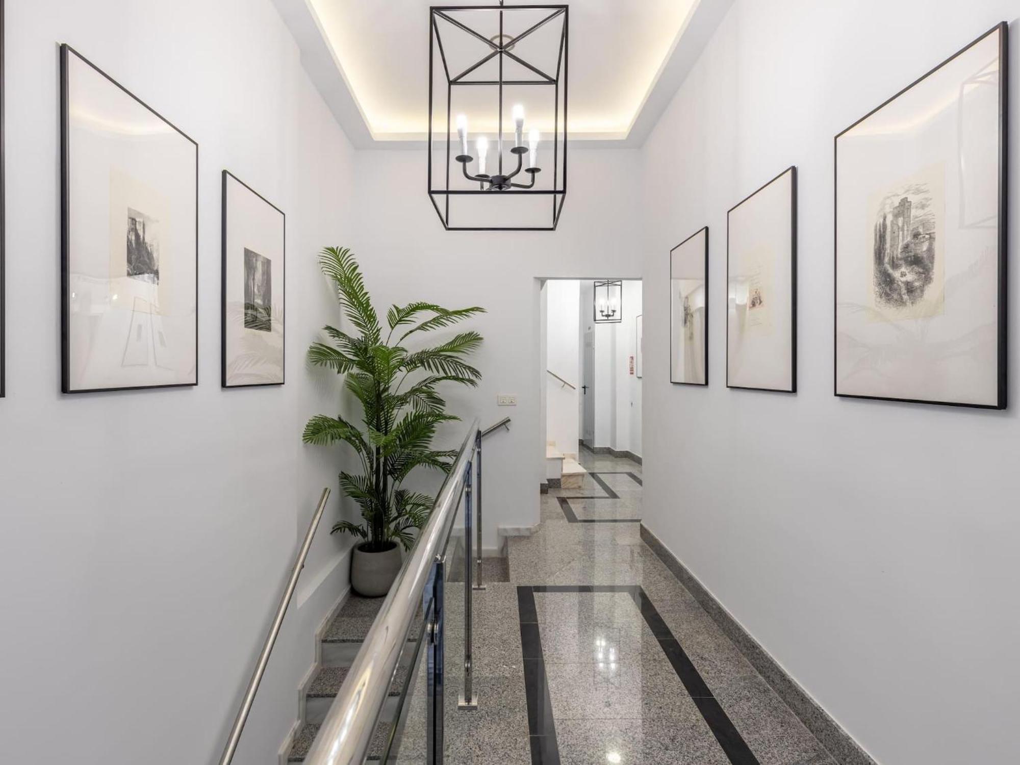 Central Stylish And Elegant 1 & 2 Bedroom Apartments III Granada Luaran gambar