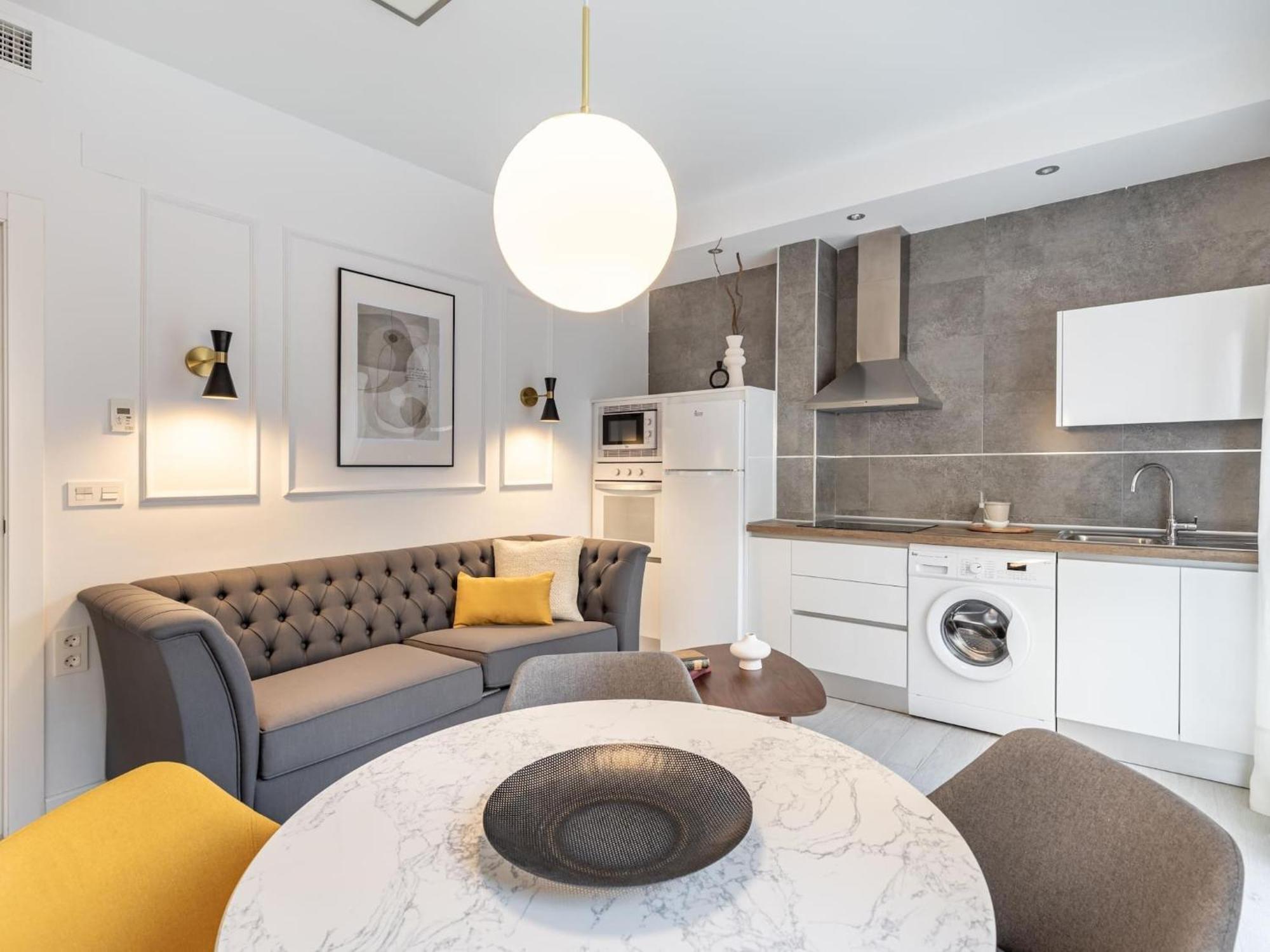 Central Stylish And Elegant 1 & 2 Bedroom Apartments III Granada Luaran gambar