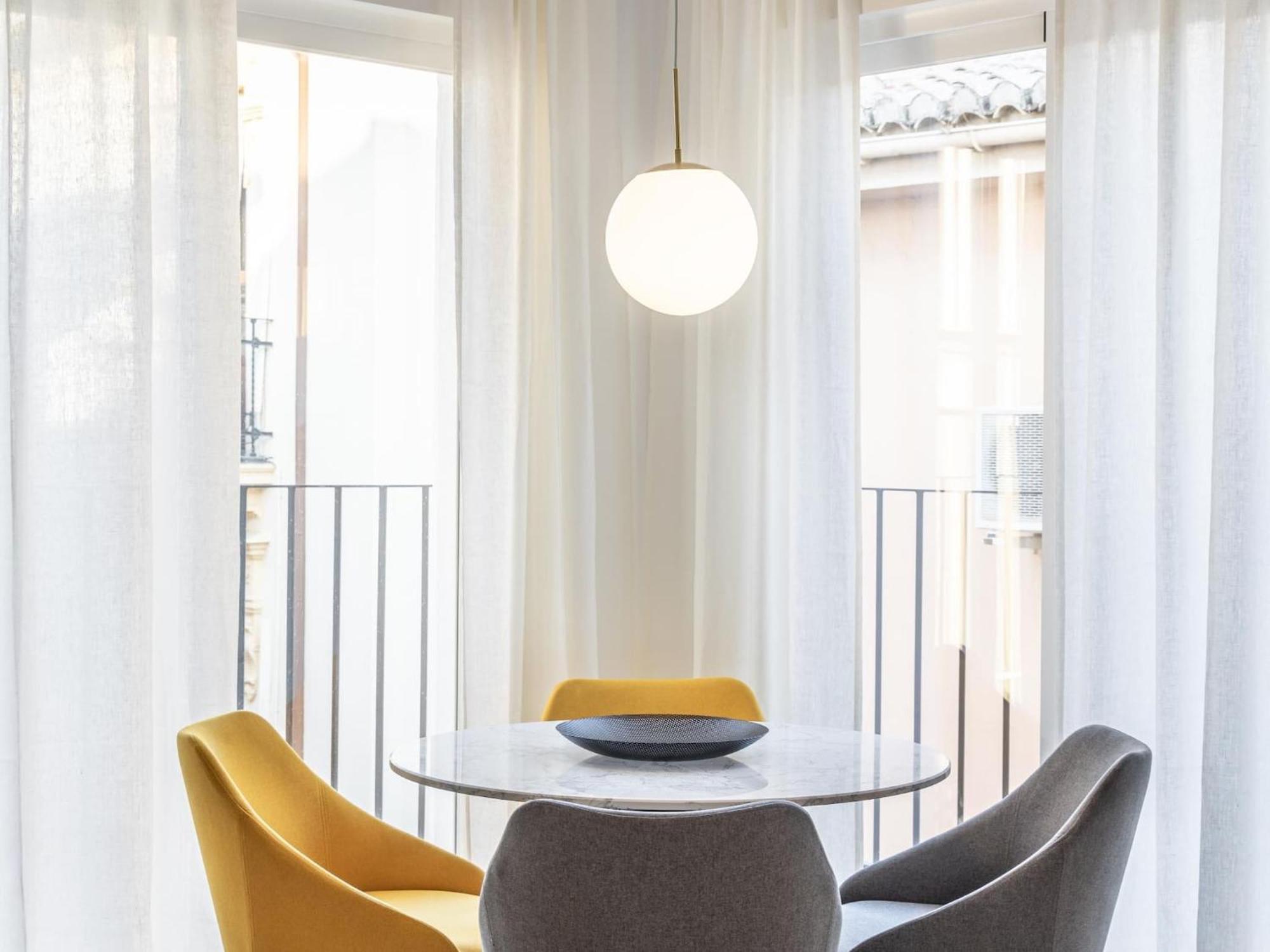 Central Stylish And Elegant 1 & 2 Bedroom Apartments III Granada Luaran gambar