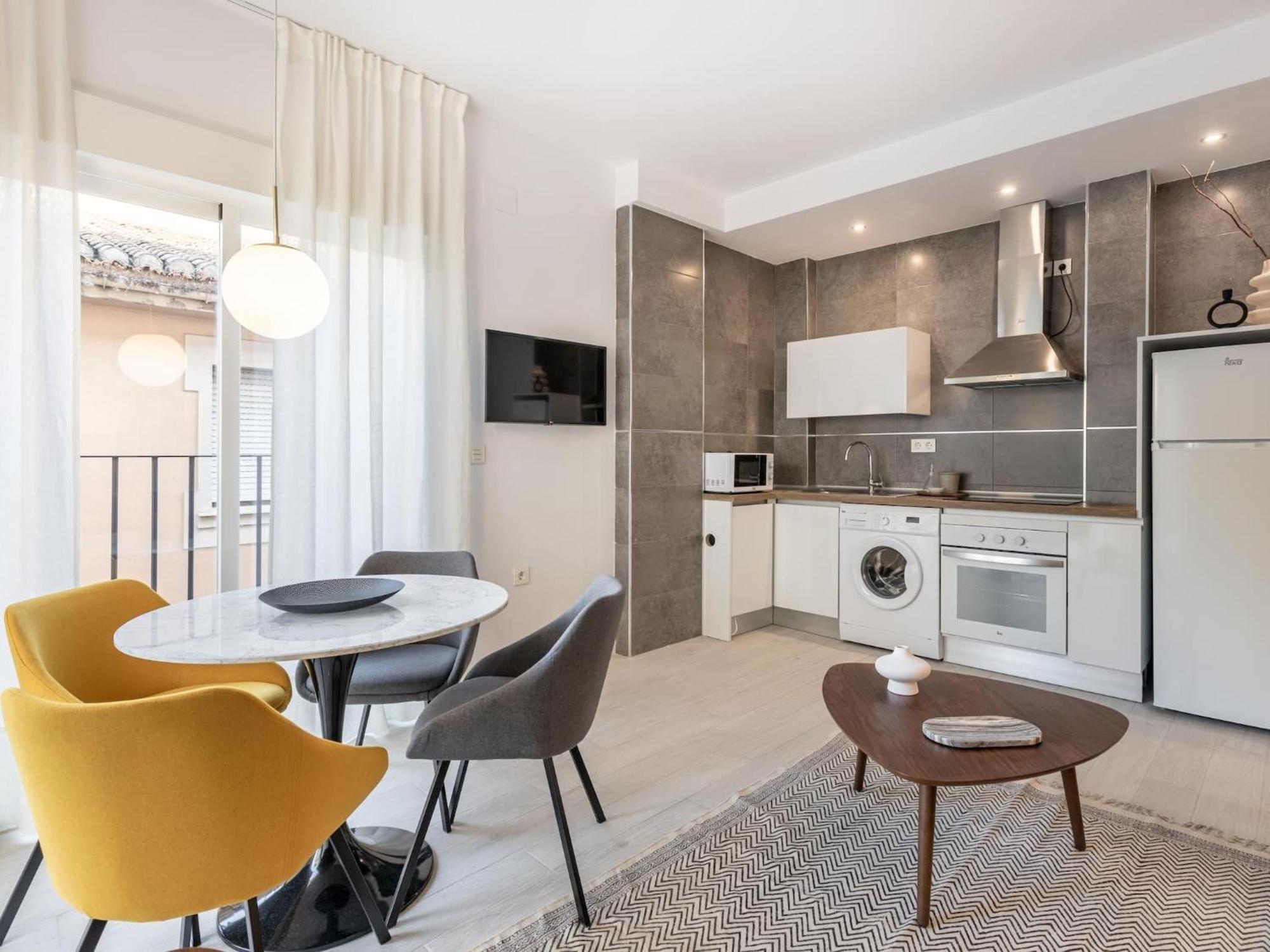 Central Stylish And Elegant 1 & 2 Bedroom Apartments III Granada Luaran gambar
