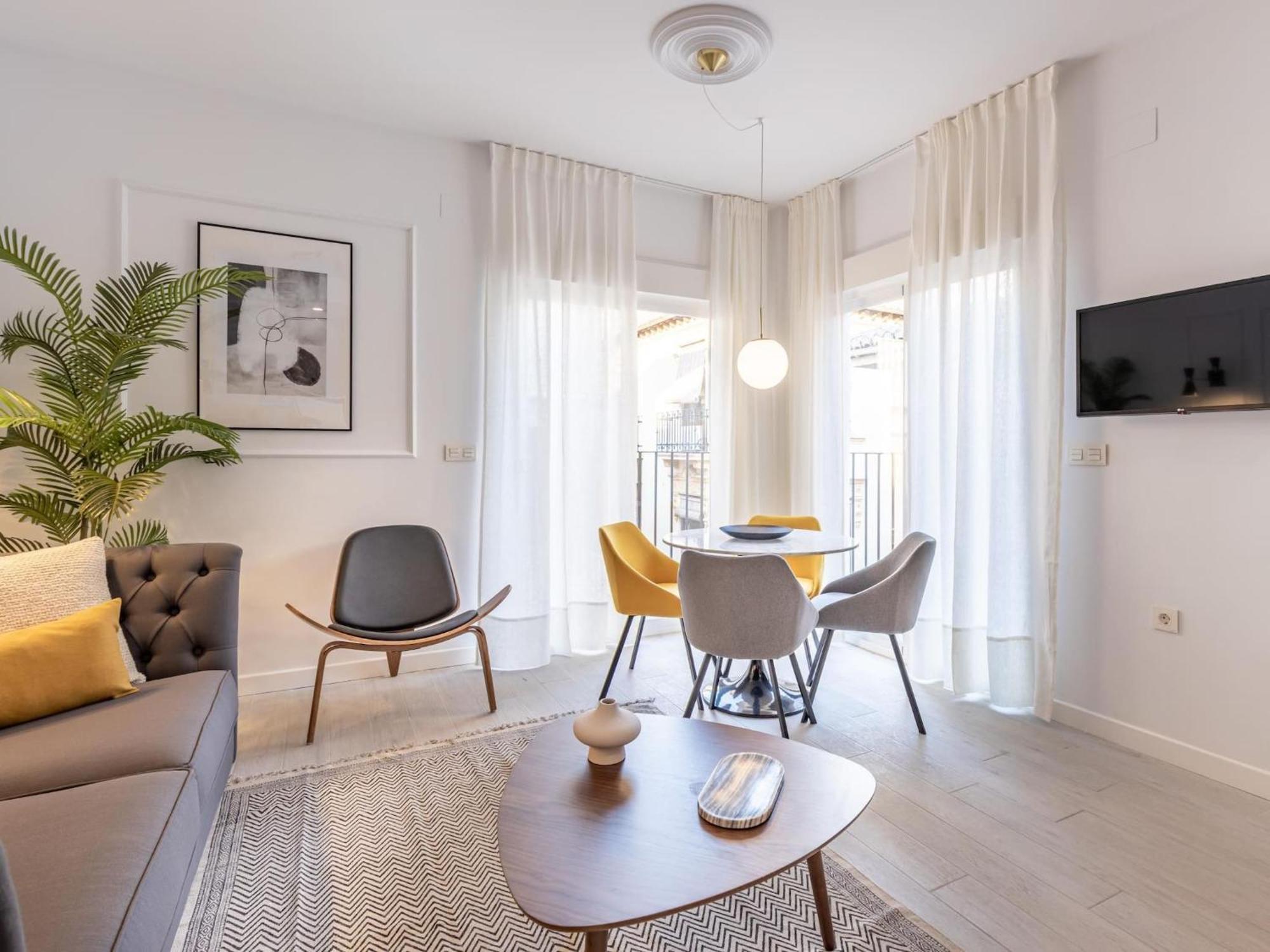 Central Stylish And Elegant 1 & 2 Bedroom Apartments III Granada Luaran gambar
